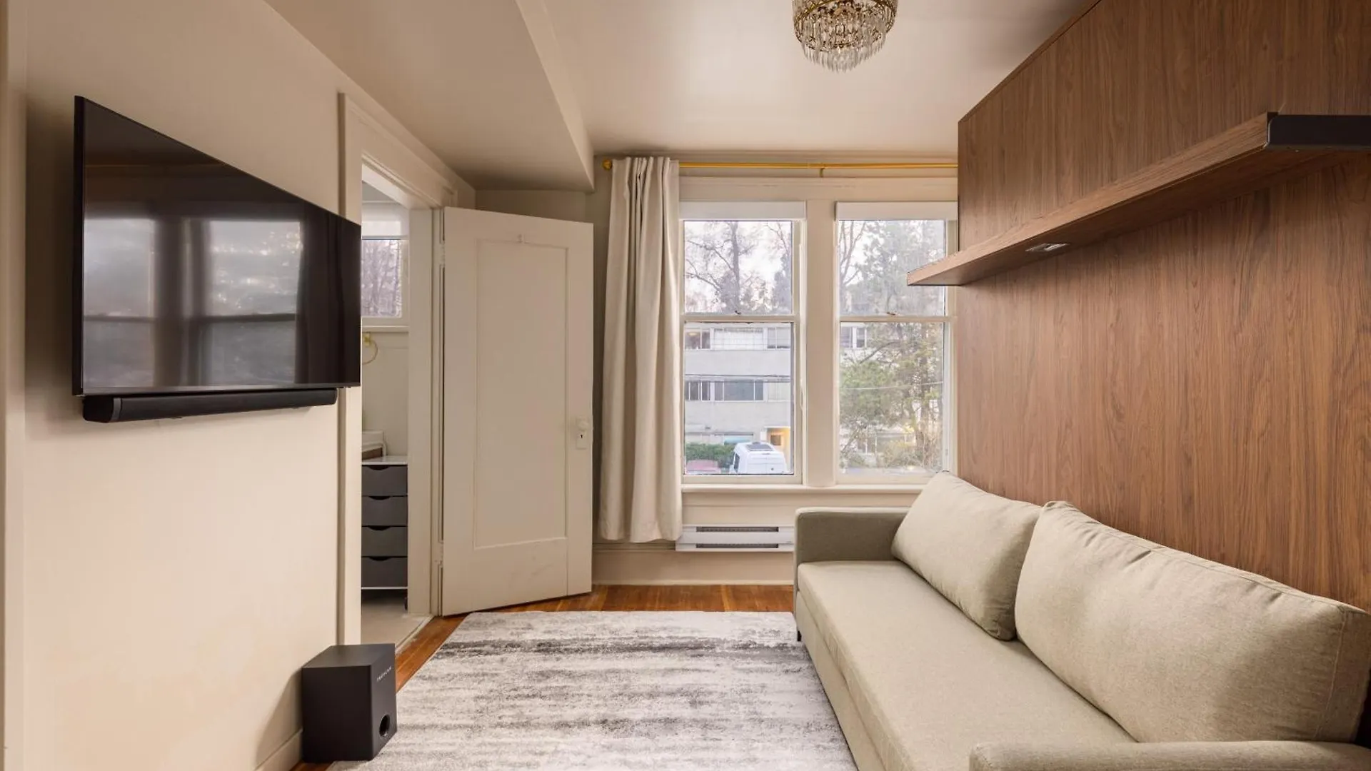 The Hunter House Bed And Breakfast Vancouver Bed & Breakfast
