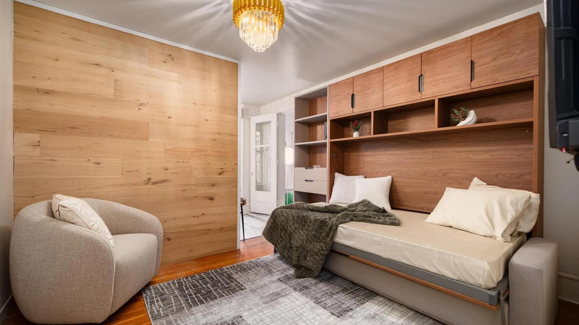 The Hunter House Bed And Breakfast Vancouver Bed & Breakfast